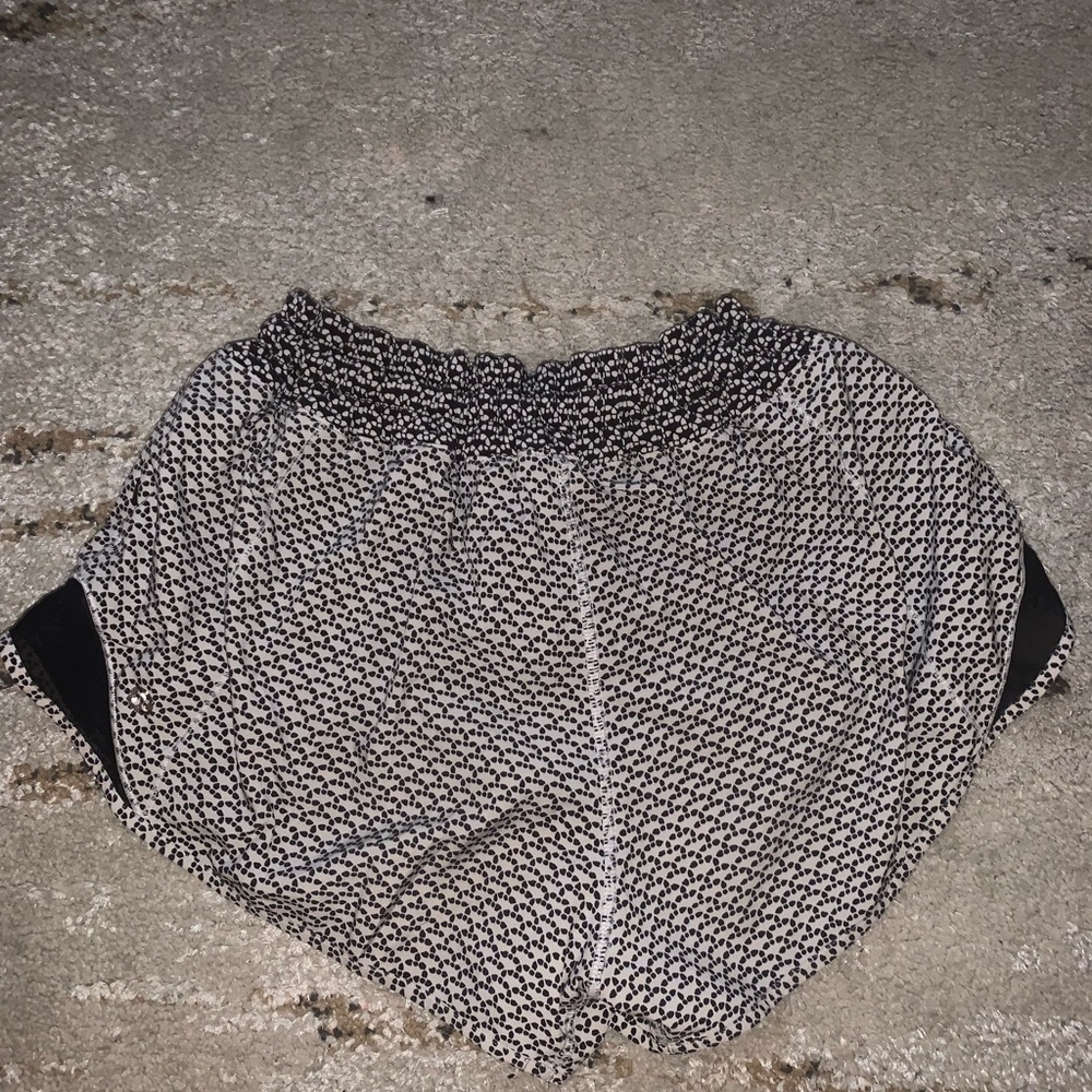 black and white lululemon shorts size 4